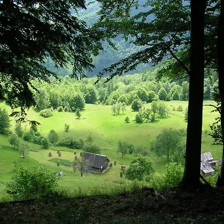 Ozerniy Lodge