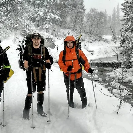 Lodge Ozerniy Lazeshchyna