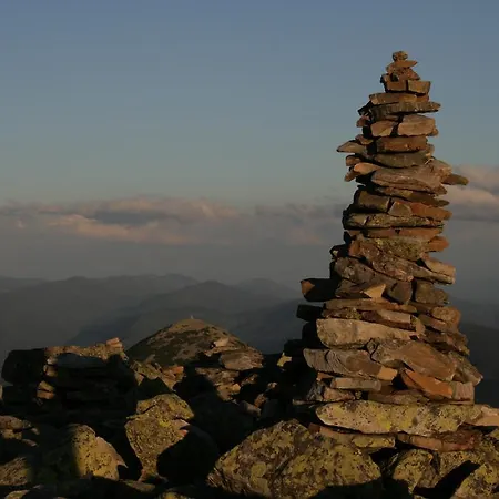 Lodge Ozerniy Lazeshchyna