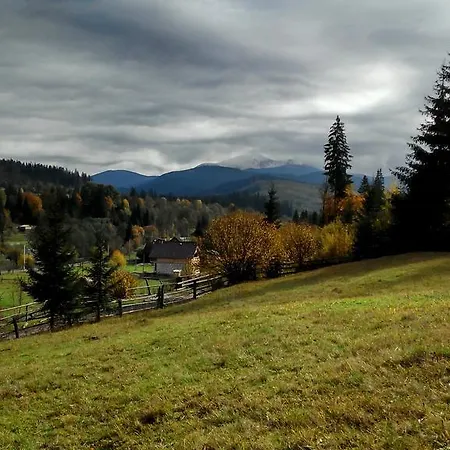 Lodge Ozerniy Lazeshchyna