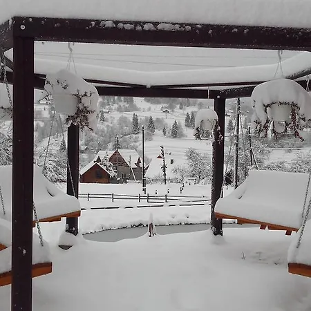 Lodge Ozerniy Lazeshchyna