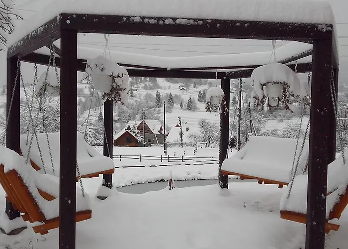 Alojamento de Turismo Selvagem Ozerniy Lazeshchyna