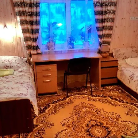 Ozerniy بيت خشبي